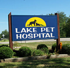Lake Pet Hospital sign made by mid state signs.